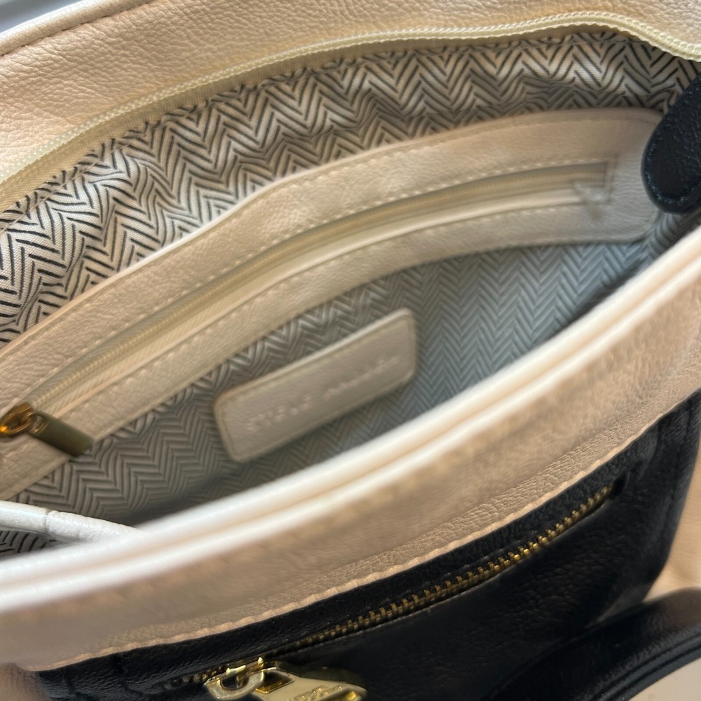 Steve Madden Crossbody Cream Black Faux Leather Handbag Purse‎ Zip Pockets - Picture 15 of 16